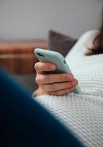 Pregnant women holding a smartphone