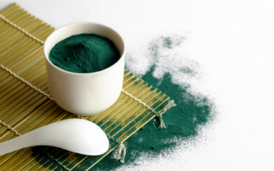 Spirulina during pregnancy | green powder in a white cup
