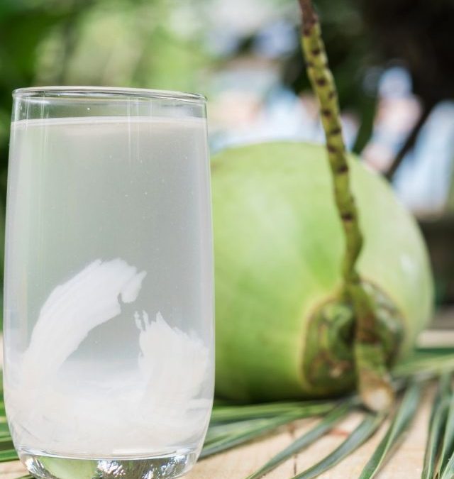 5 Benefits of Coconut Water for Pregnancy